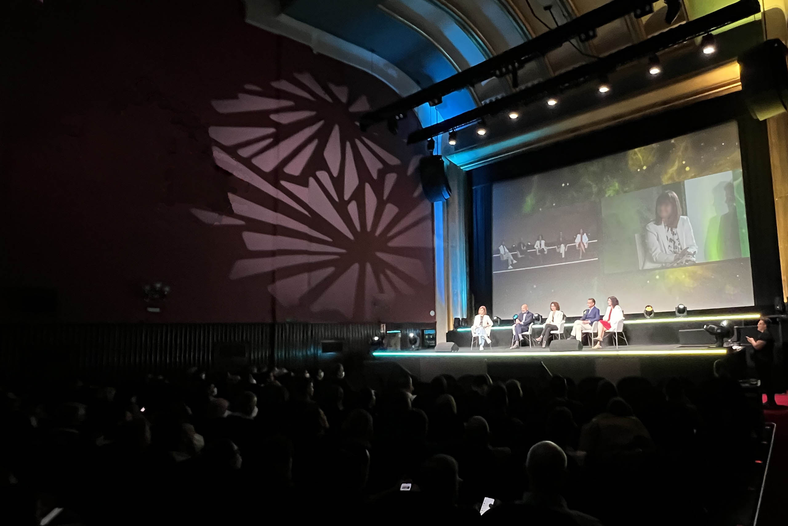 samanta_presentadora_b_2